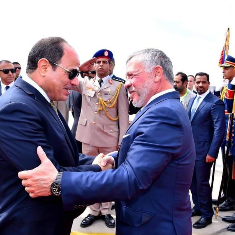 الرئيس عبد الفتاح السيسي رئيس جمهورية مصر العربية والسيدة قرينته يستقبلان جلالة الملك عبد الله الثان