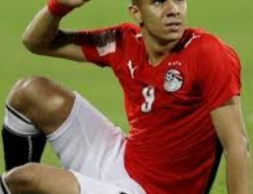 وفاة والد نجم منتخب الفراعنة السابق 