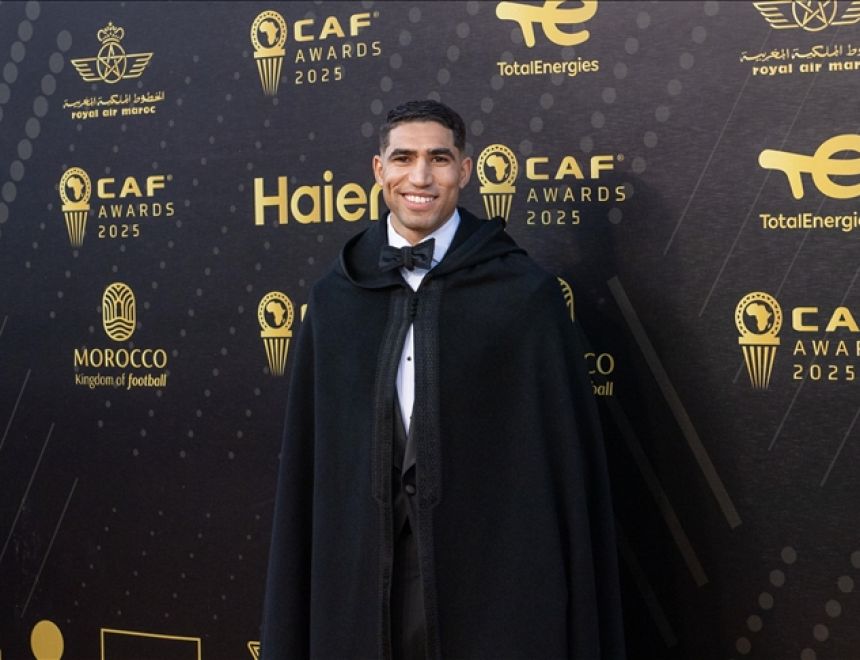 إنريكي يمتدح تألق أشرف حكيمي بعد تتويجه بجائزة أفضل لاعب إفريقي