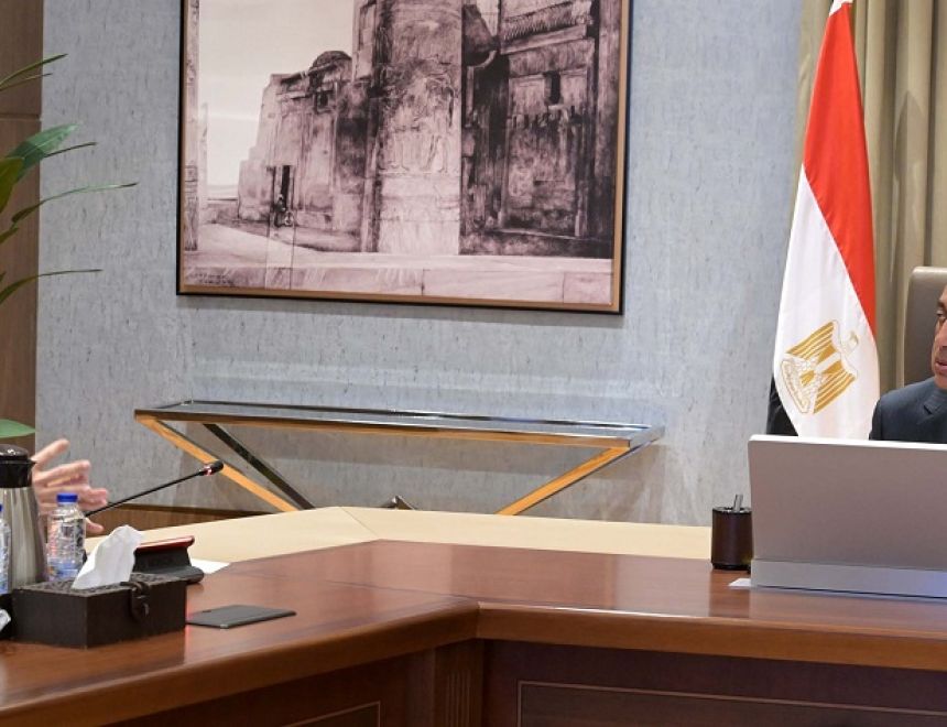 رئيس الوزراء يتابع مع وزير الطيران عددًا من ملفات العمل