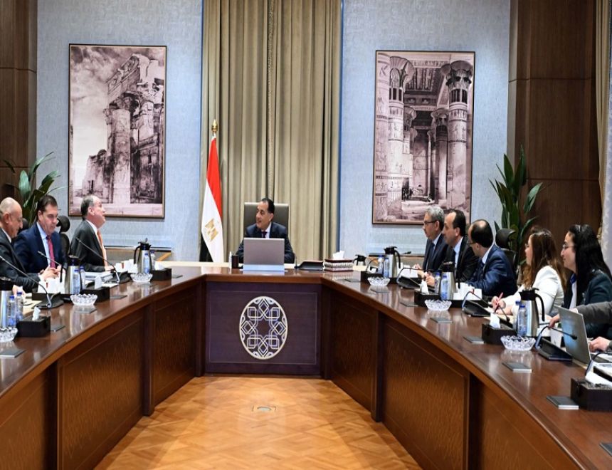 رئيس الوزراء يلتقي رئيس شركة "بلومبرج جرين" لبحث إقامة شراكات في عدة مجالات