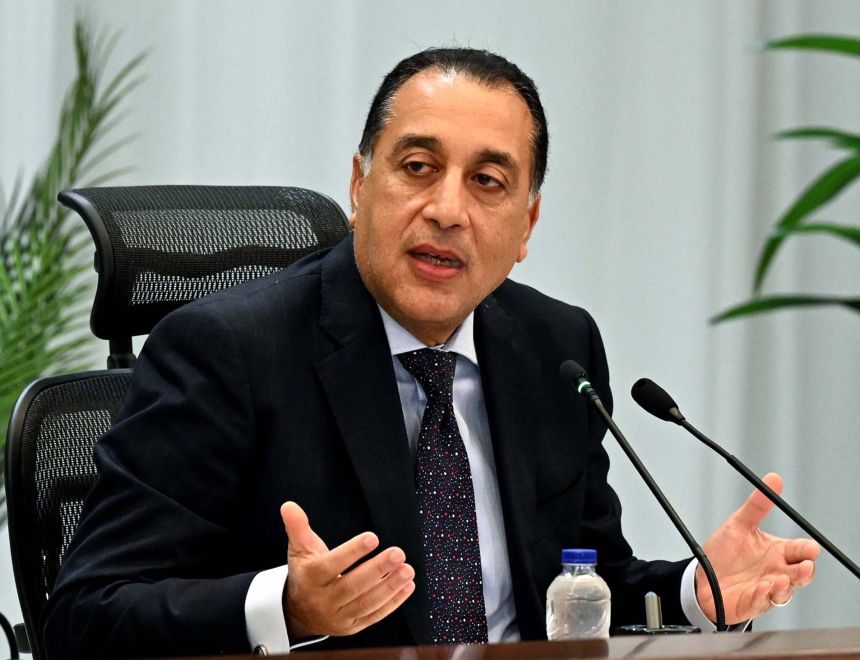 رئيس الوزراء يُهنئ المستشار هشام بدوي لانتخابه رئيسًا لمجلس النواب