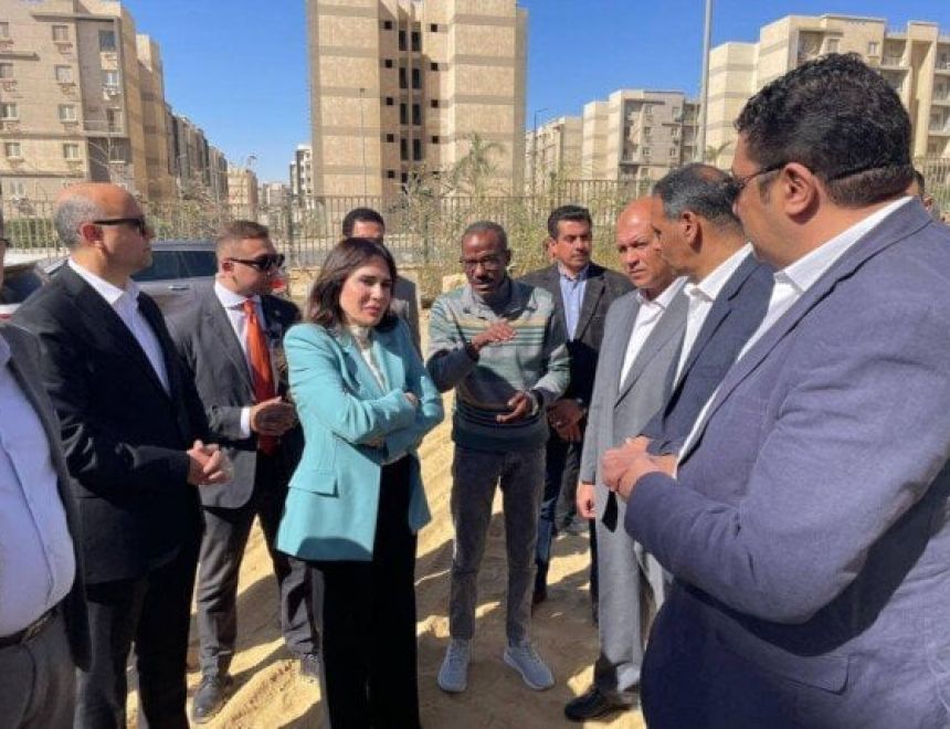 جولة مفاجئة لوزيرة الإسكان بالقاهرة الجديدة.. توجيهات حاسمة لفرض الانضباط