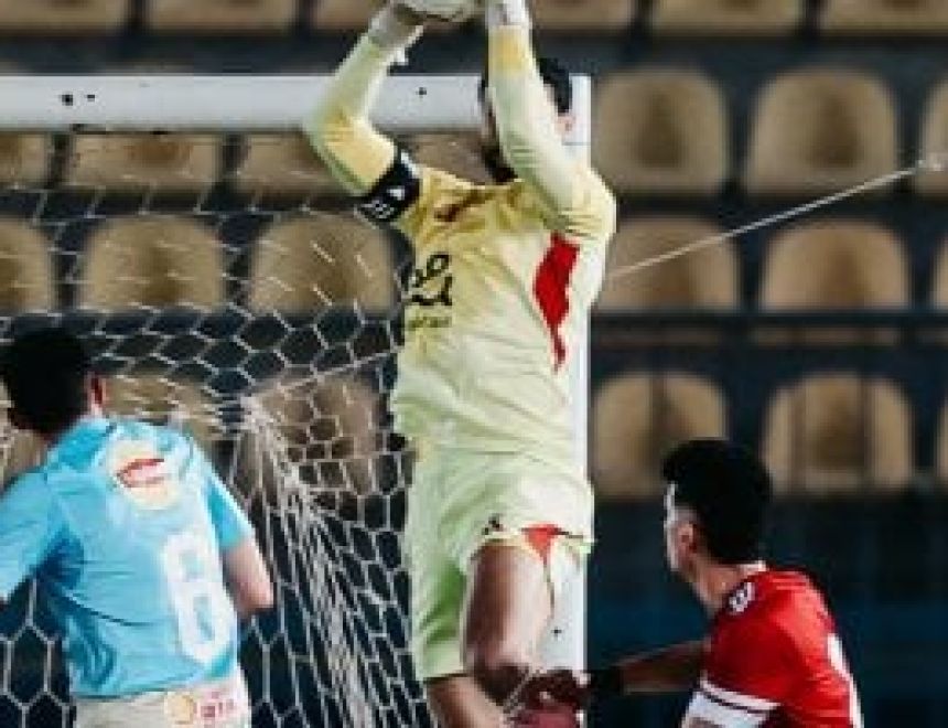 أداء الأهلي فزورة بلا حل.. هزيمة مفاجئة أمام طلائع الجيش