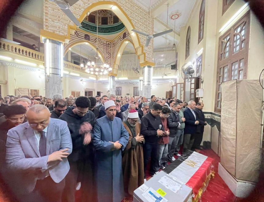 وزير البترول ومحافظ الدقهلية يتقدمان جنازة المهندس حسام صادق بميت غمر 