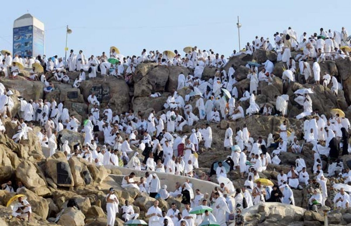 أكثر من مليوني حاج يؤدون الركن الأعظم على صعيد عرفة