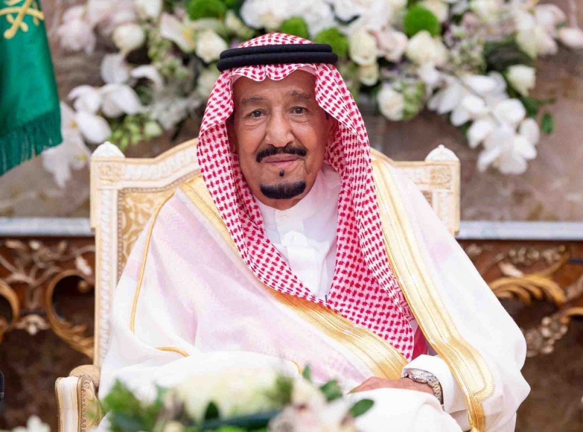 خادم الحرمين: تضحيات القطاعات العسكرية والأمنية محل فخر الوطن واعتزازه