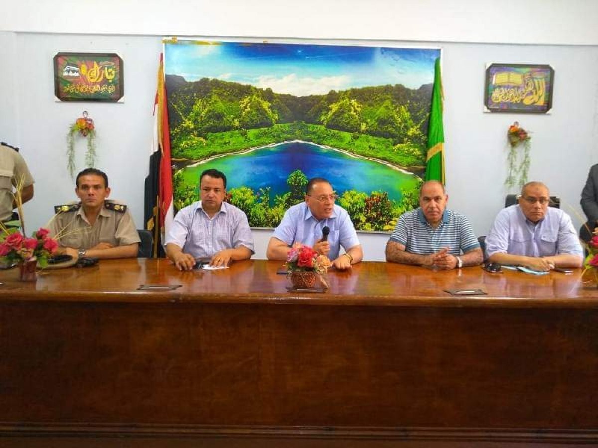 محافظ الشرقية يجتمع بعدد من أهالي مركز ديرب نجم لتقنين 68 حالة وضع يد على أراضي أملاك الدولة