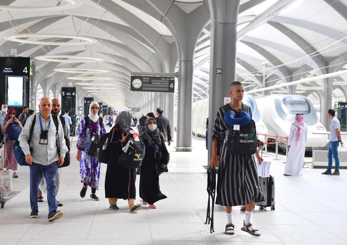 نجح في نقل الحجاج بين مكة والمدينة للمرة الأولى..  قطار الحرمين ينقل 50 ألف حاج خلال موسم الحج