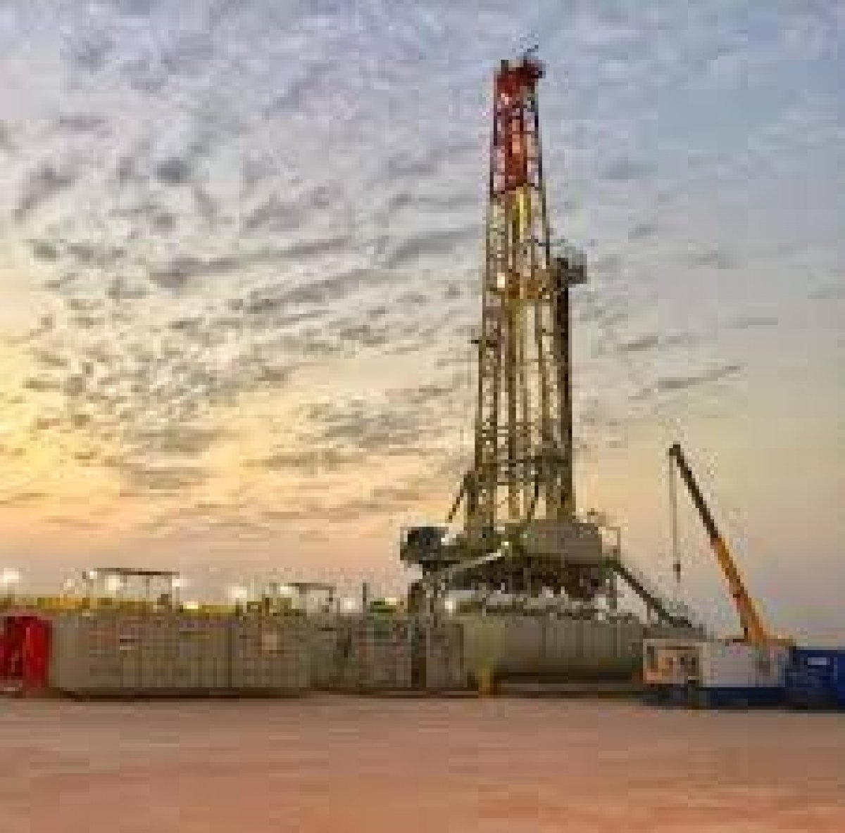 النفط يتماسك فوق 60 دولارًا رغم زيادة المخزونات و«بطء الصين»