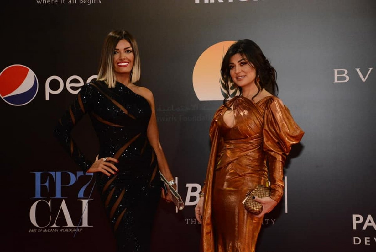 انطلقت منذ قليل فعاليات حفل ختام مهرجان القاهرة السينمائي بخطأ،