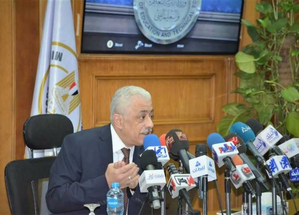 وزير التعليم: الصف الثاني الثانوي العام المقبل فقط «سنة نقل»  شوقي: لا يجب اختزال التطوير في مسميات «الثانوية التراكمية أو التابلت»