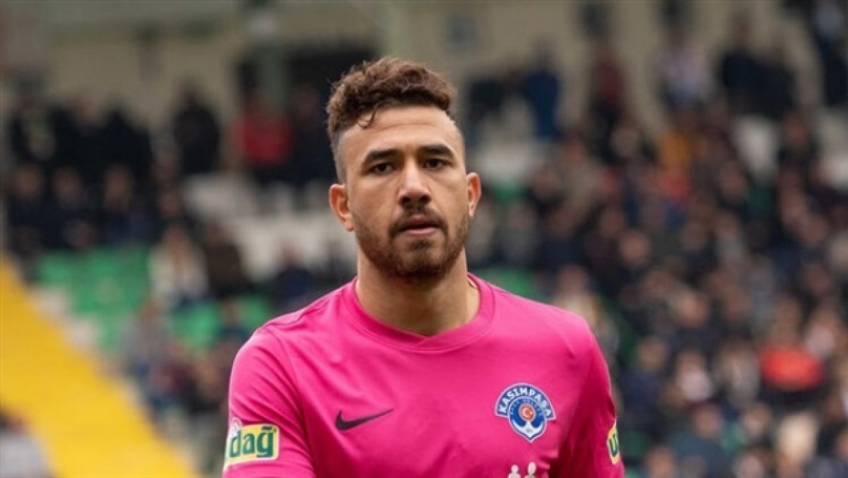 سميث يستبعد تريزيجيه من قائمة استون فيلا