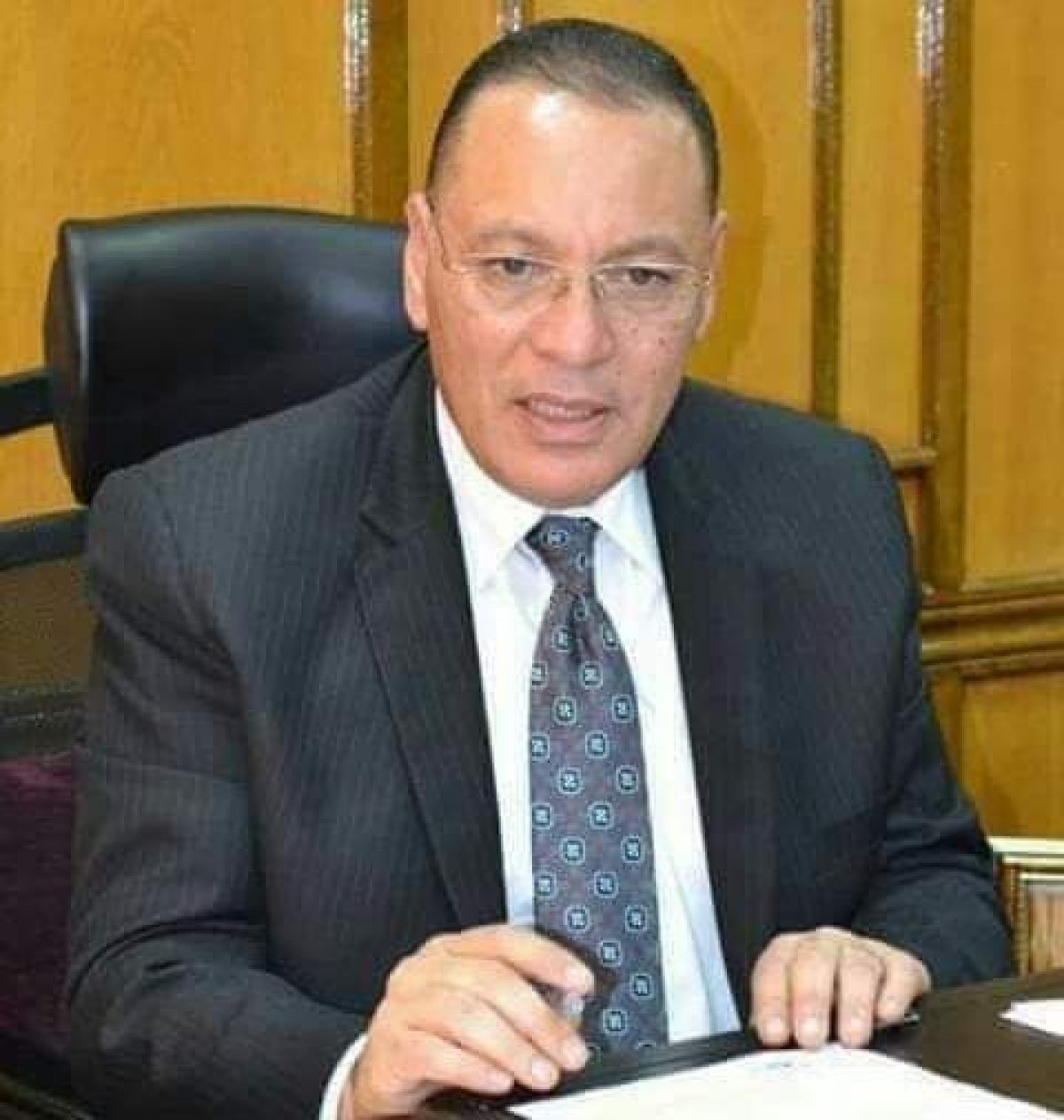 محافظ الشرقية يطمئن على الحالة الصحية لطفل تم الإعتداء عليه بالضرب من أحد المواطنين بطريقة وحشية بقرية بني حسن بأولاد صقر