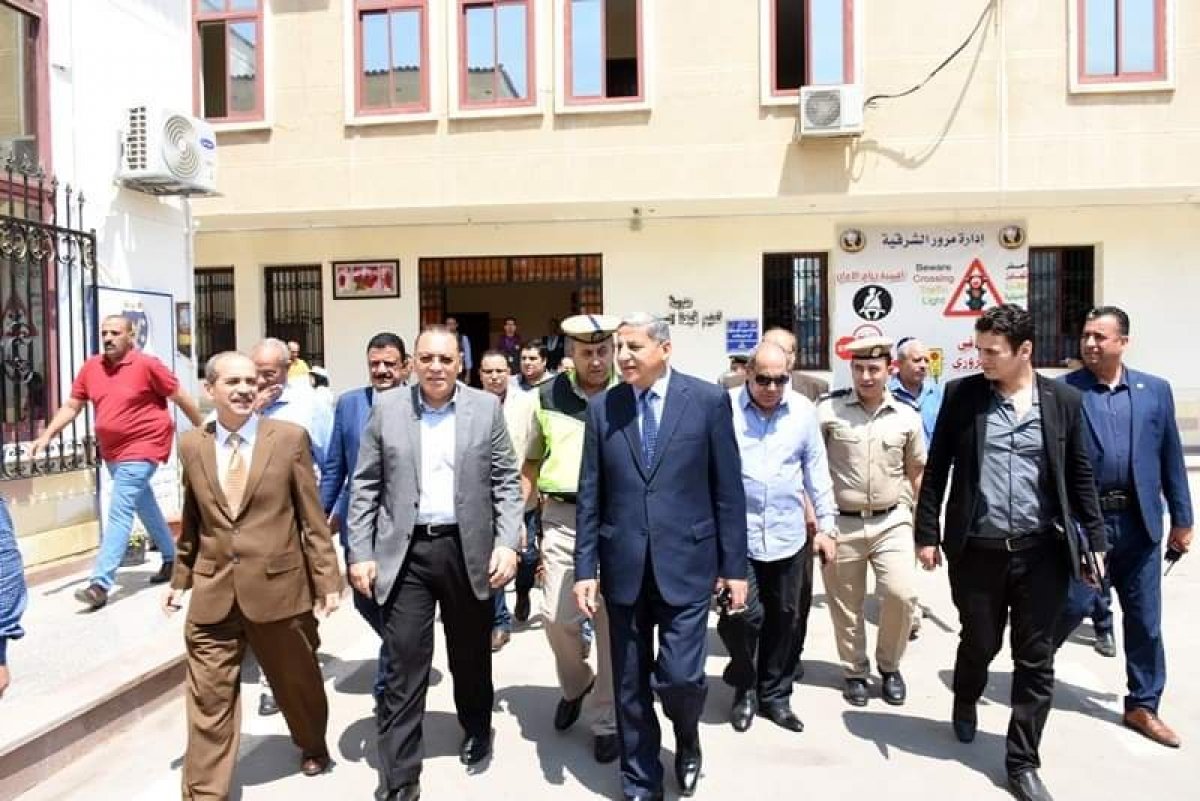 محافظ الشرقية يتفقد منظومة تركيب كاميرات المراقبة الجديدة بإدارة مرور الزقازيق