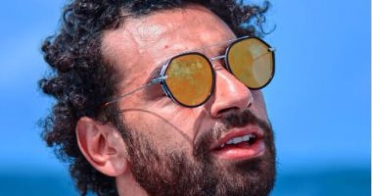 محمد صلاح "شايف الدنيا أورنج" 