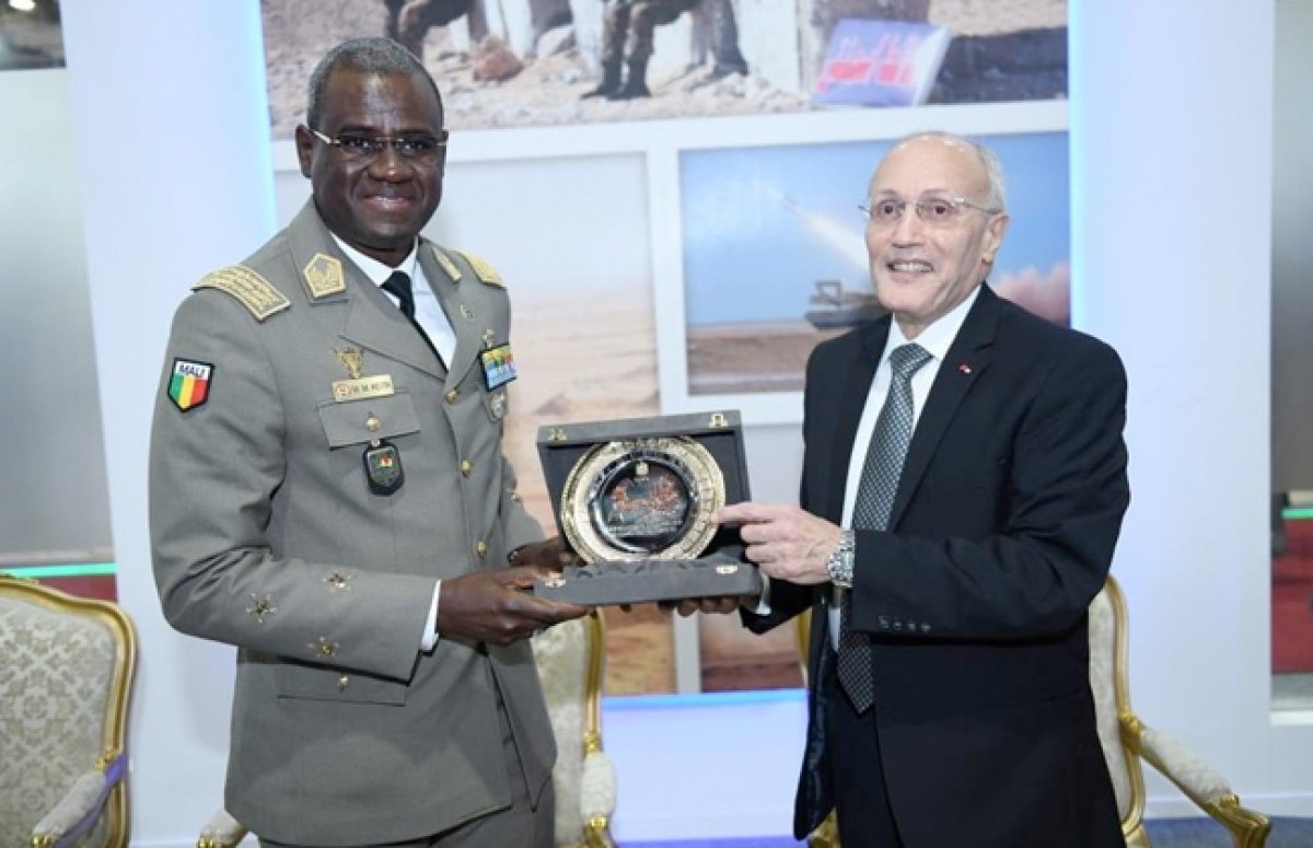 استقبل الدكتور محمد سعيد العصار وزير الدولة للإنتاج الحربي بمبا كيتا رئيس أركان الجيش لدولة مالي