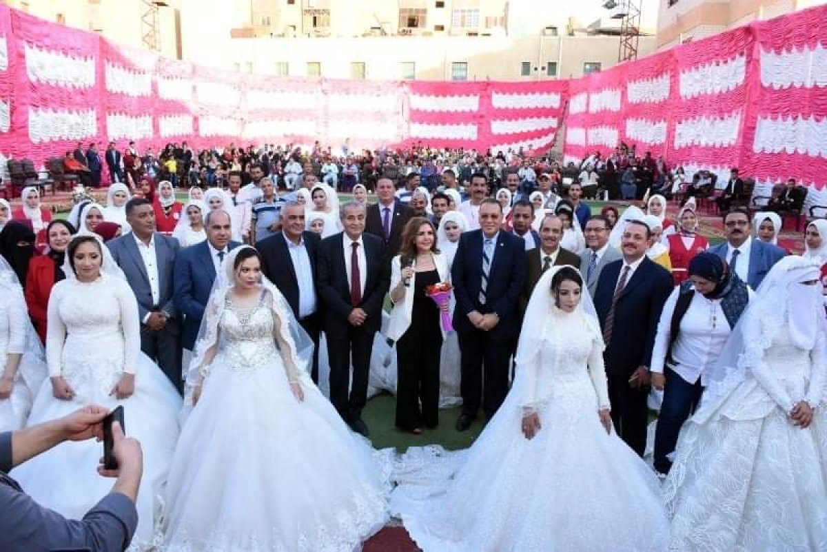 وزير التموين ومحافظ الشرقية يشهدان حفل زفاف جماعي لـ 20 عريس وعروسة بدار التربية للبنين بالزقازيق