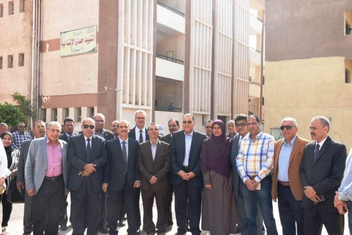 محافظ الشرقية يباشر العملية الدراسية بمدرسة الشهيد حمدي بالجُديدة بمركز ومدينة منيا القمح