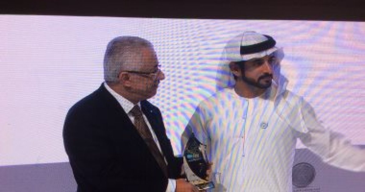 وزارة التعليم تفوز بجائزة تحدى الأمية عن فئة الحكومات بقمة المعرفة بدبى 