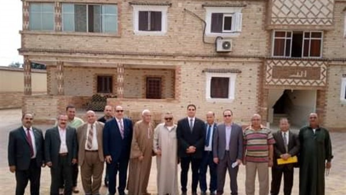 جامعة الزقازيق تتسلم 3 أفدنة من متبرع لإقامة مبنى جديد لكلية الآثار بصان الحجر