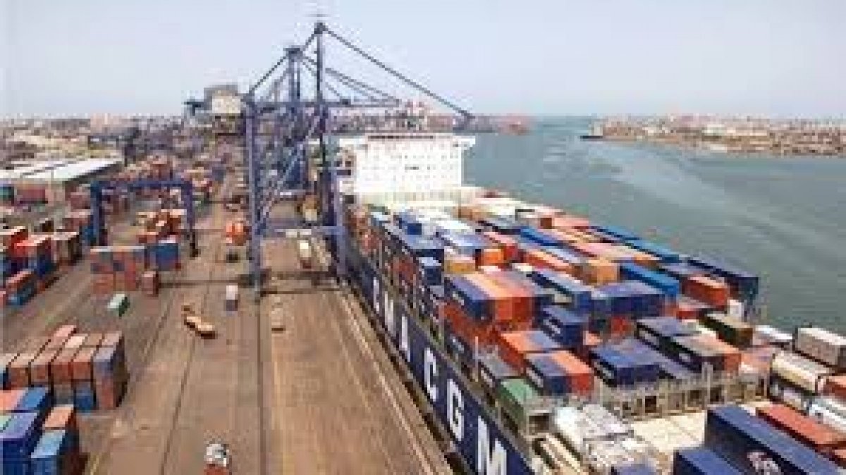 25 سفينة إجمالى حركة تداول السفن بموانئ بورسعيد