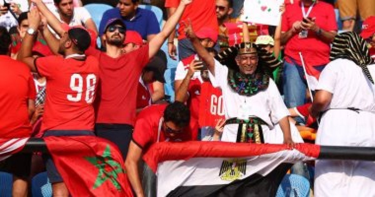 هاجمت الجماهير المتواجدة بإسناد برج العرب لاعبي منتخب مصر الاول بعد التعادل 1/1 امام كينيا Borg El Arab attacked Egypt's first team players after a 1-1 draw against Kenya