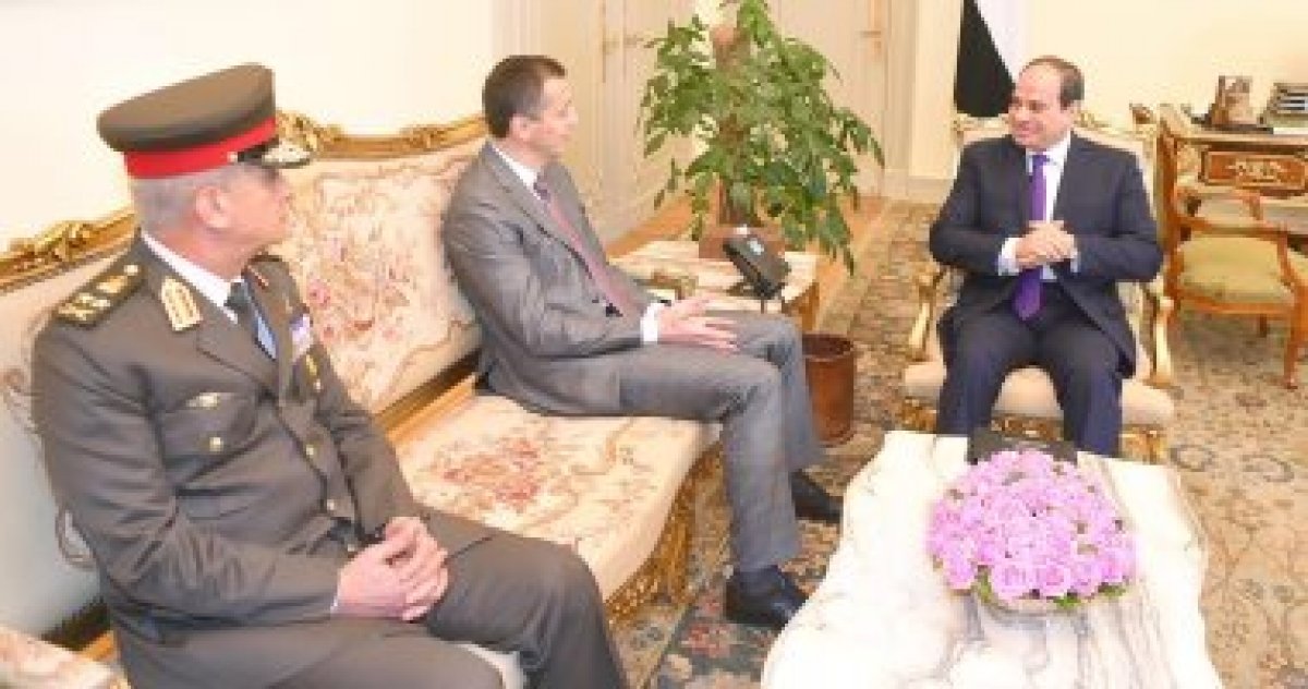 السيسى يؤكد لوزير دفاع الجبل الأسود ضرورة معالجة الجذور الرئيسية للإرهاب