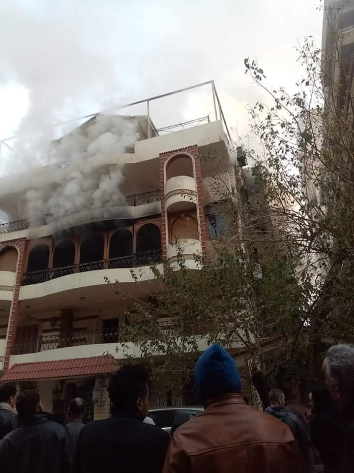 حريق هائل فى فيلا الفنان إيهاب توفيق و وفاة والده