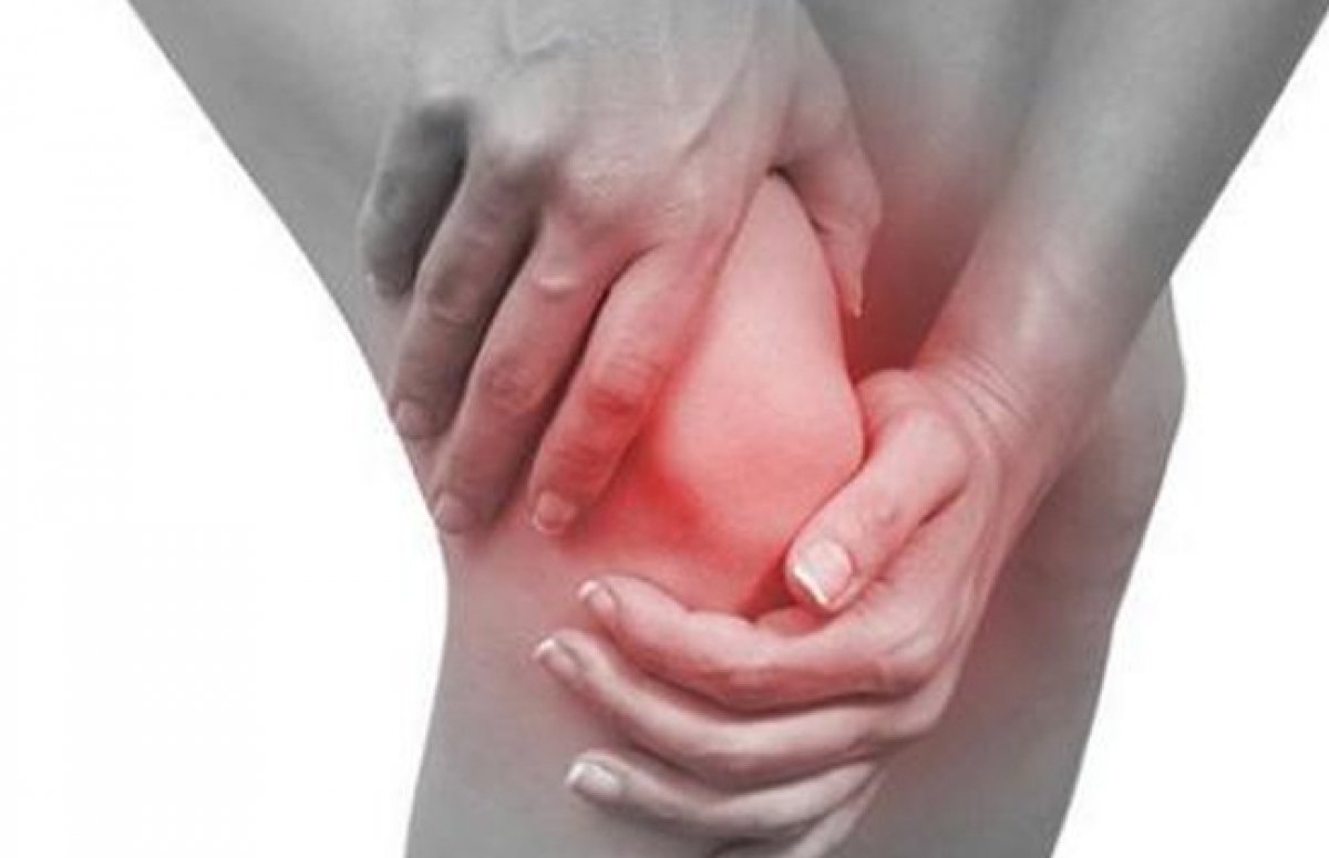 كثير من الناس يعانون بشكل دائم أو مؤقت بسبب آلام الركبة معنا تعرف الحل