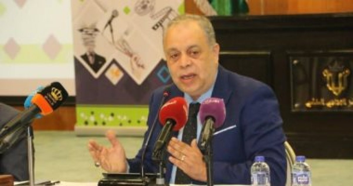 نقيب الممثلين تعليقا على جنازة مبارك: مشهد يليق باسم مصر.. شكرا للرئيس السيسي