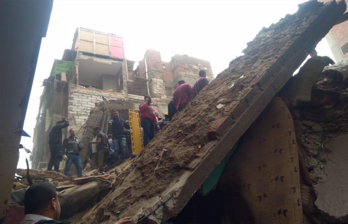 لقيت طفلة مصرعها وأصيبت سيدة، في حادث انهيار أسقف عقار قديم مكون من أربعة طوابق