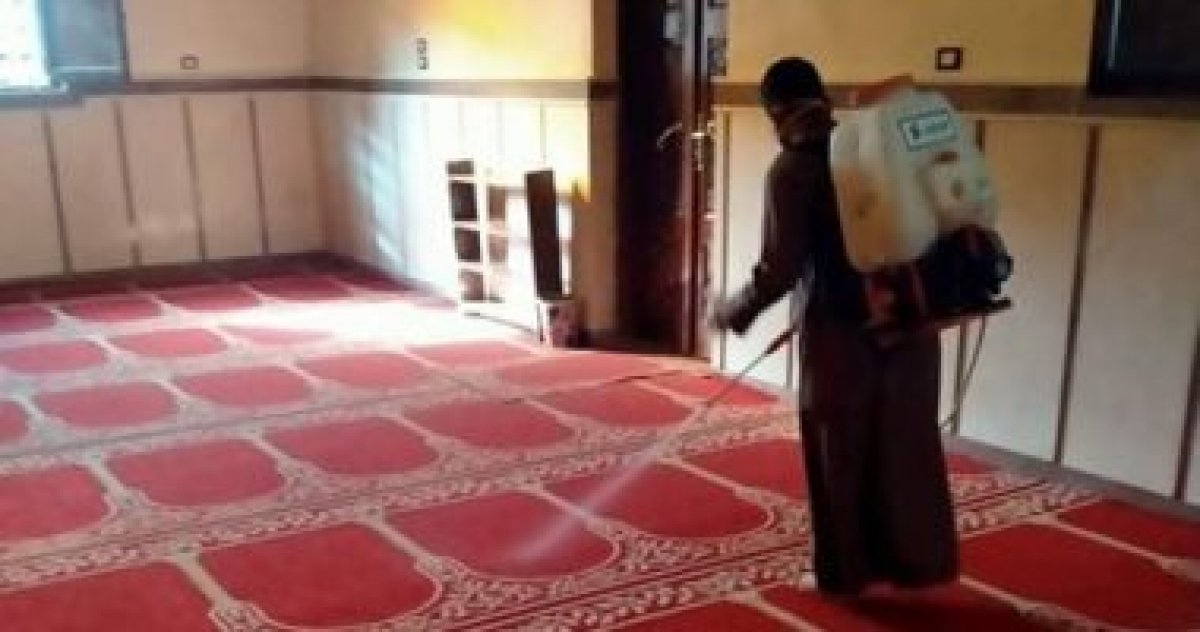 مسافات 1.5 متر بين المصلين وارتداء كمامة.. 10 ضوابط لفتح المساجد