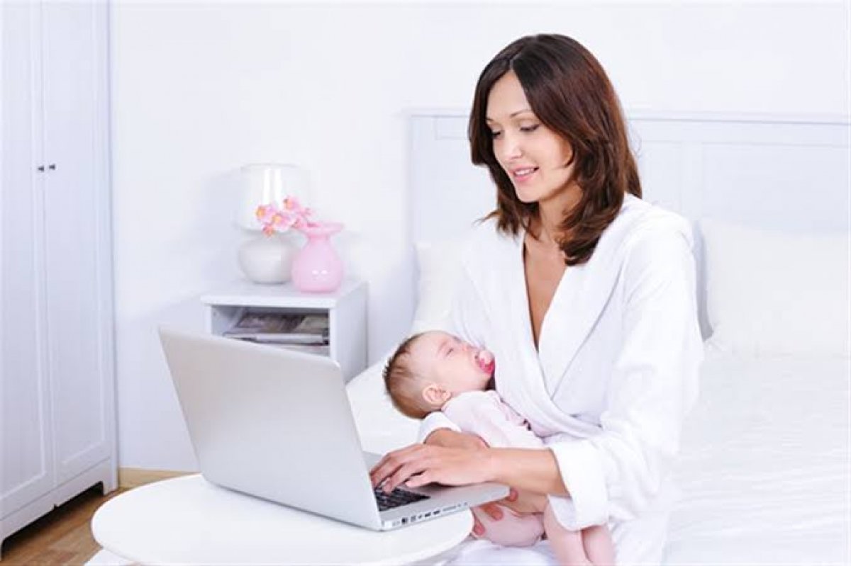 عشان دوشة العيال ما بتخلصش.. نصائح لمساعدة الأم على العمل من المنزل