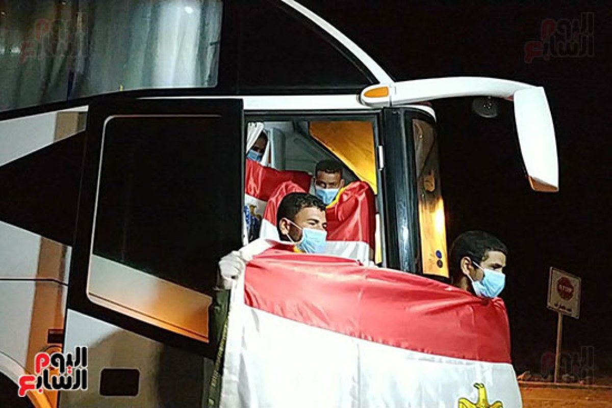 أول صور لوصول المصريين العائدين من ليبيا بعد نجاح أجهزة الدولة فى إنهاء احتجازهم