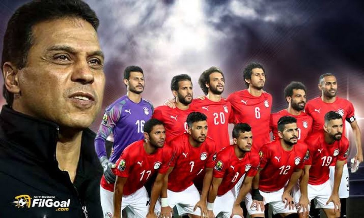 وتابع السيد حمدي أنه اجتهد بشكل كبير حتى يحصل على فرصة اللعب مع الأهلي في ظل وجود العديد من النجوم منهم محمد ناجي جدو وعماد ومتعب، كاشفاً أنه حصل على فرصة اللعب لأول مرة في مواجهة صن شاين بنيجيريا ونجحت في احراز هدف وتعادلنا 3/3.  وأضاف السيد حمدي أن