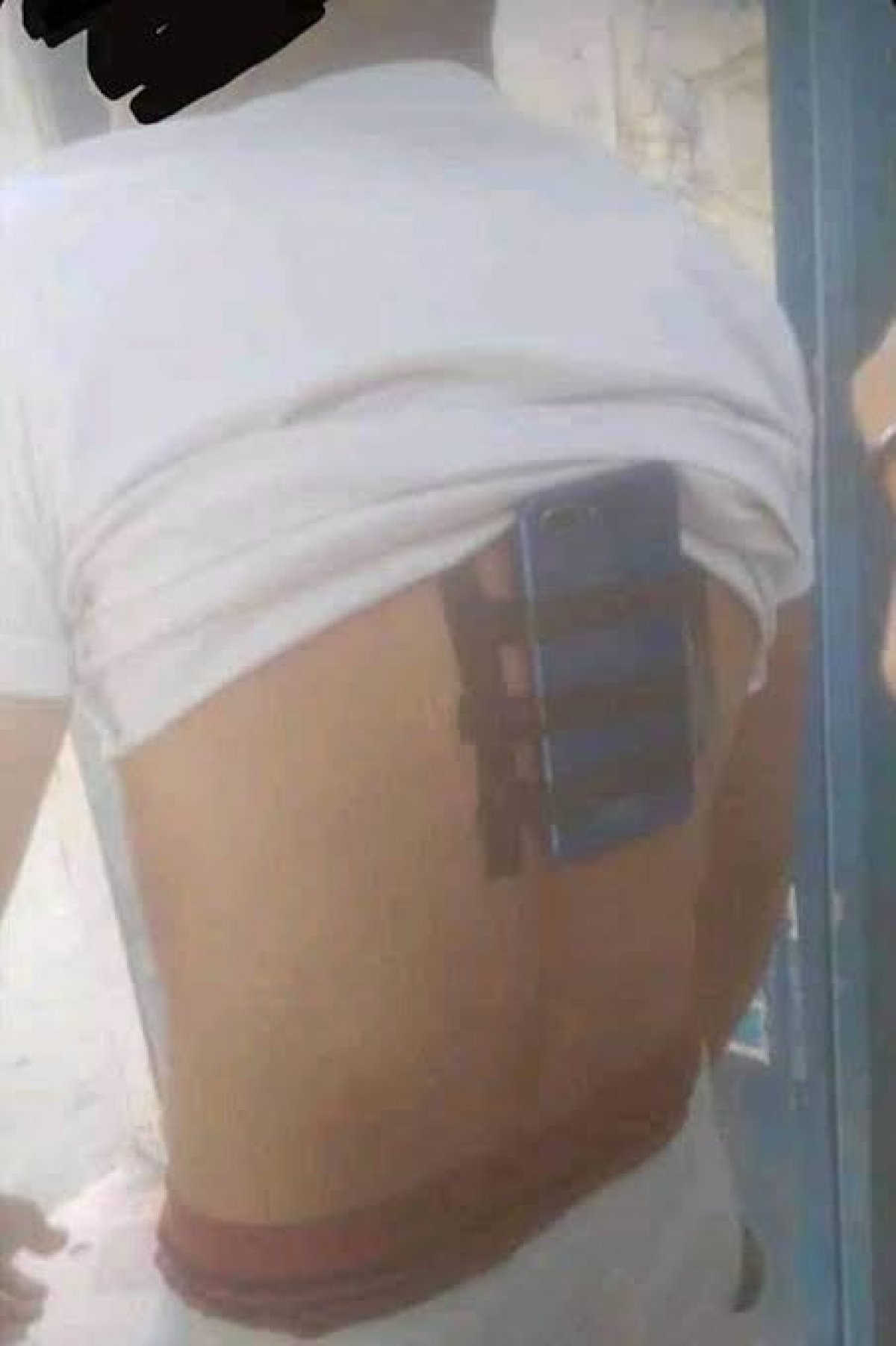 إخفاء التليفون فى الظهر" أحدث حيل طلاب الثانوية العامة لإدخال الأجهزة للجان