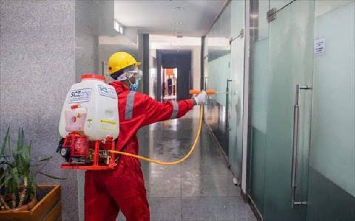 تعقيم وتطهير مقر قضايا الدولة ومكتب البريد الرئيسى بطنطا