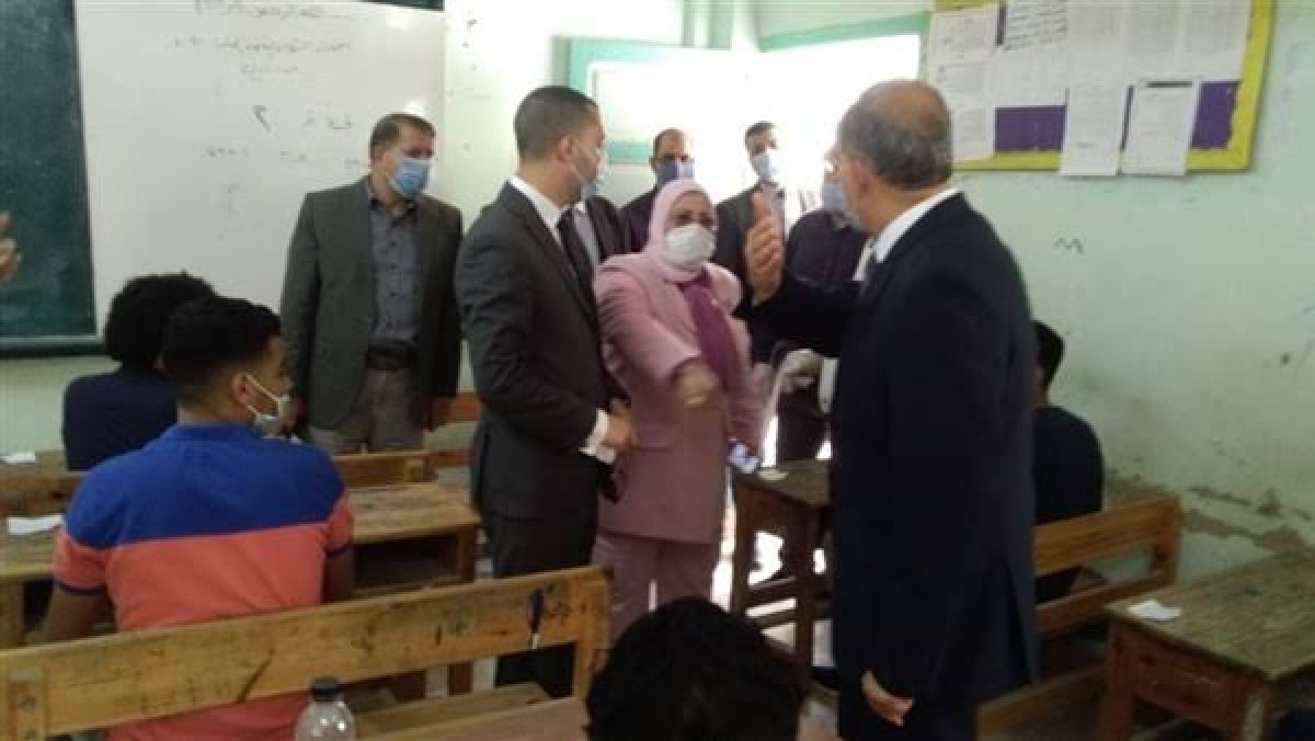 صور .. تطهير وتعقيم مبنى مديرية التعليم بكفر الشيخ و13إدارة تعليمية