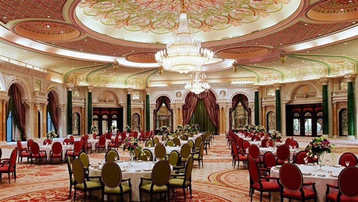 “الحكومة” تنفي إعادة فتح قاعات الأفراح ودور المناسبات