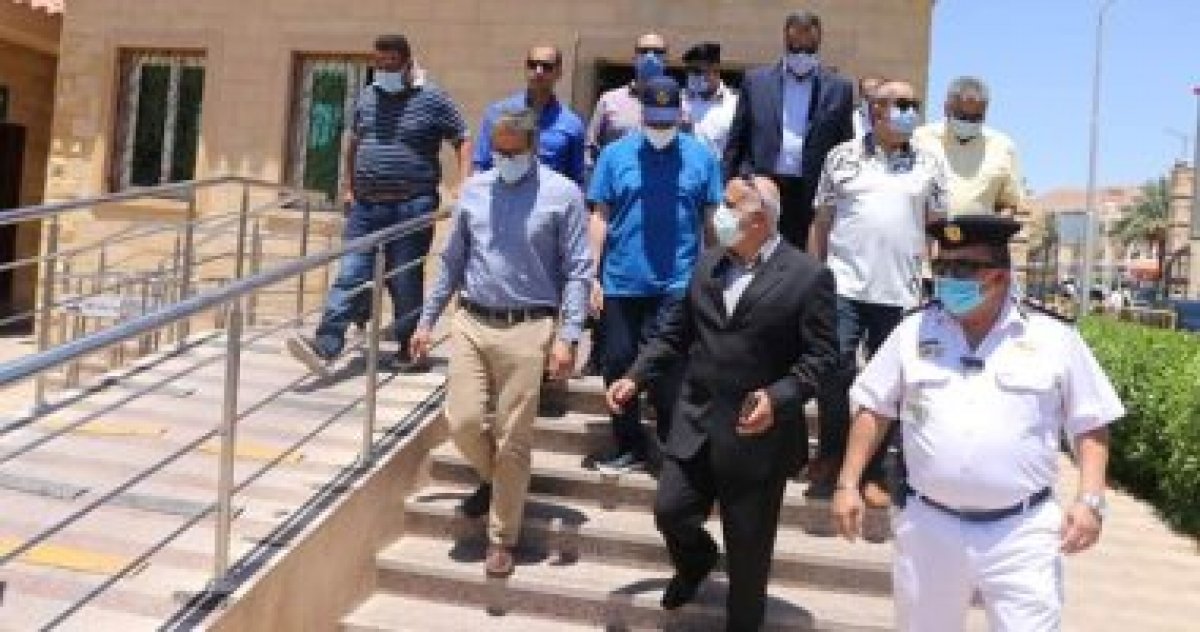  وزير السياحة والآثار يختتم زيارته لجنوب سيناء بتفقد منفذ طابا البرى