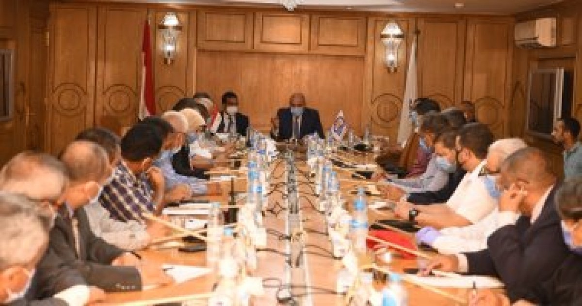 محافظ قنا: نقف على مسافة واحدة من جميع المرشحين لانتخابات مجلس الشيوخ