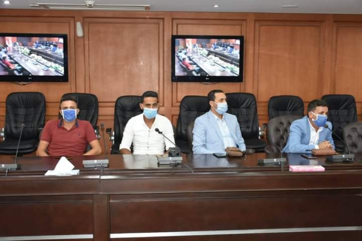 وزير الشباب والرياضة يلتقي بمجموعة شباب من محافظة الشرقية