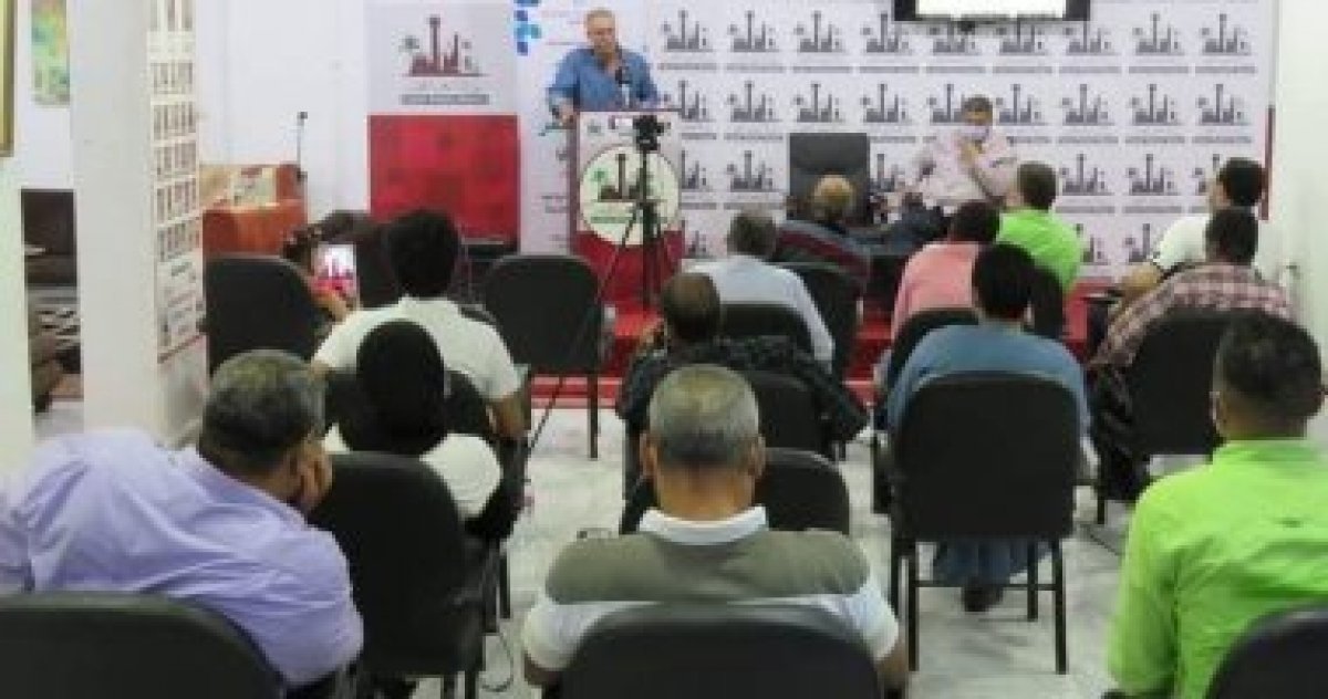 شعراء مصر يغردون في ندوة شعرية بالأقصر . (صور)