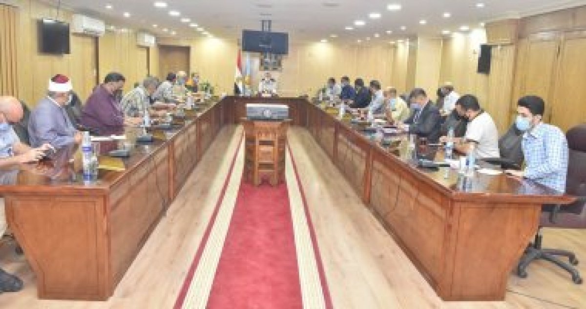 محافظ أسيوط يناقش الاستعدادات النهائية لإنتخابات مجلس الشيوخ 2020