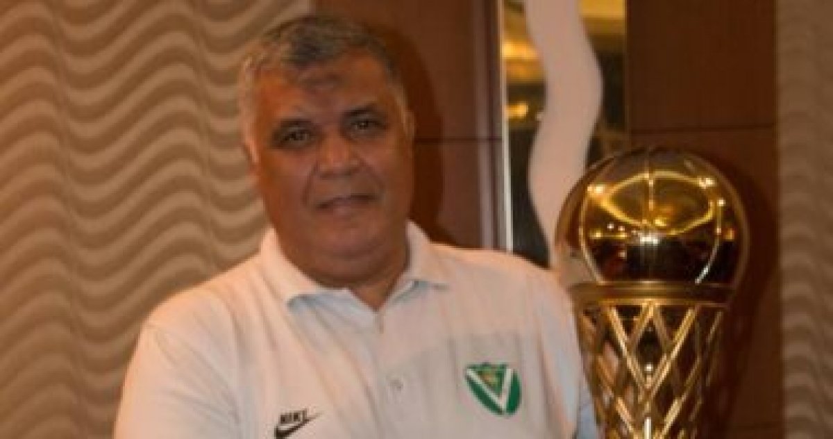 يحتفل لاعبي فريق السلة بالزمالك بعيد ميلاد مدربهم 