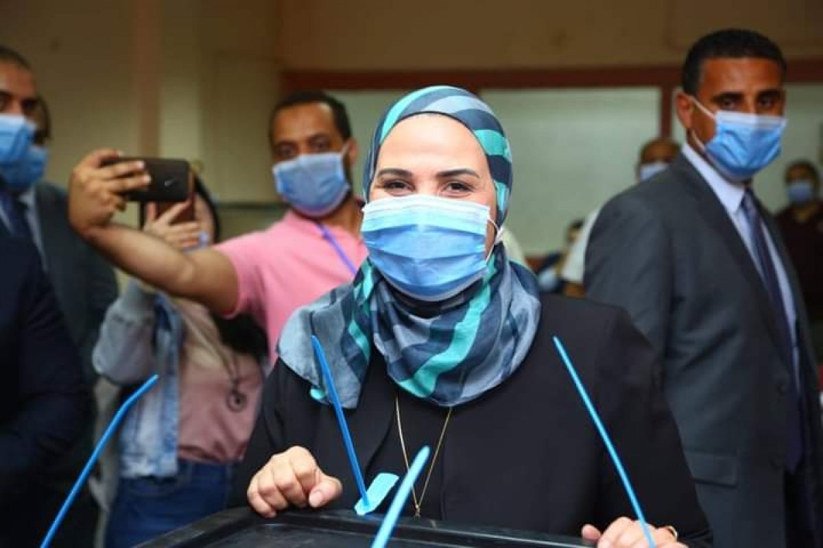 وزيرة التضامن الاجتماعي تدلي في انتخابات الشيوخ  وتدعوا المواطنين على المشاركة.