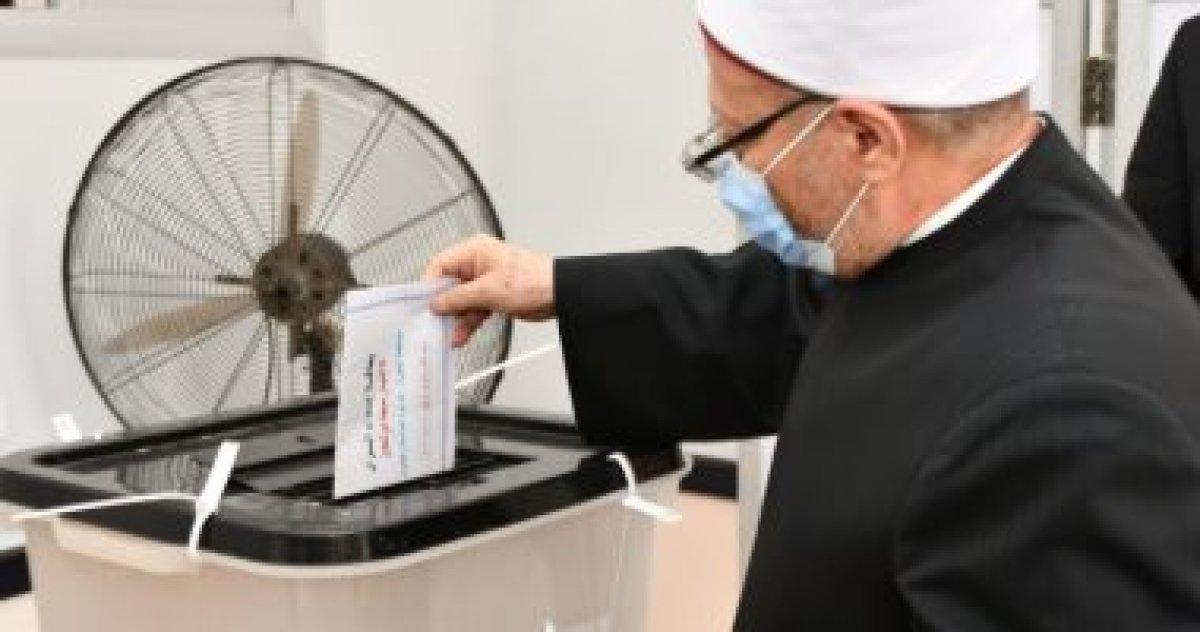 أدلي مفتي الجمهورية بصوته في إنتخابات مجلس الشيوخ