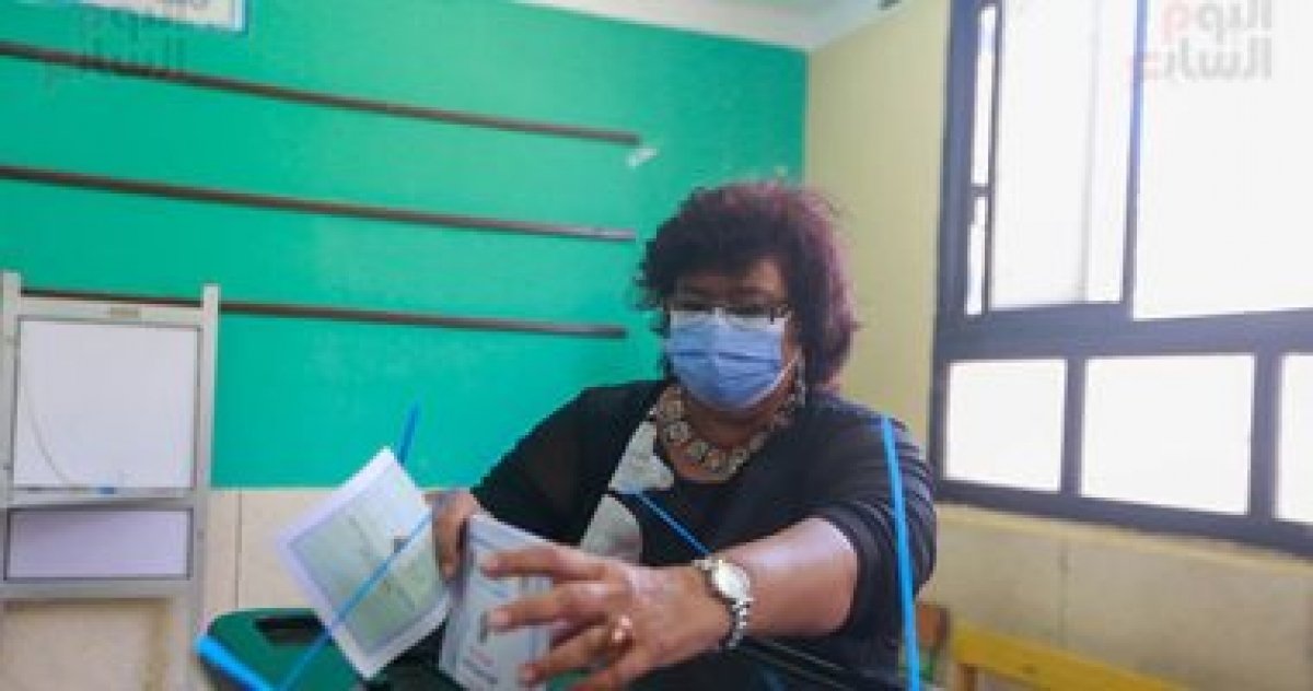 وزيرة الثقافة تشارك في إنتخابات مجلس الشيوخ