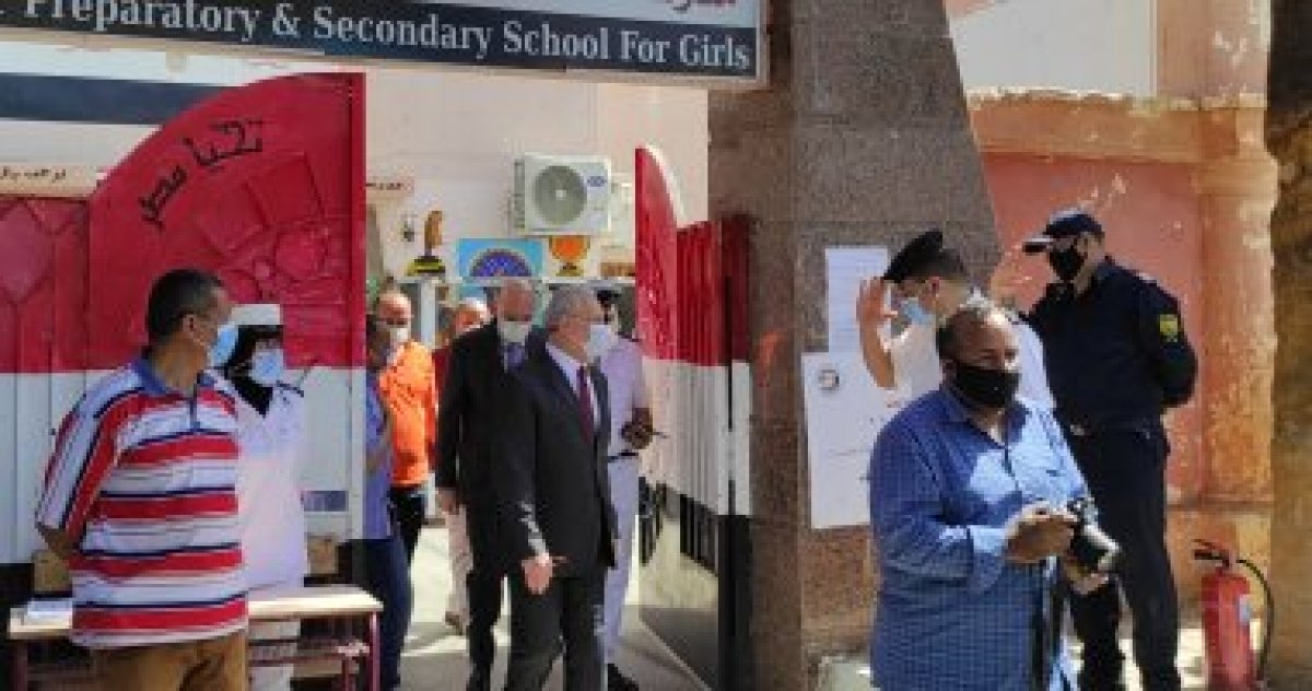 محافظ الأقصر يتفقد لجان انتخابات مجلس الشيوخ.«صور»